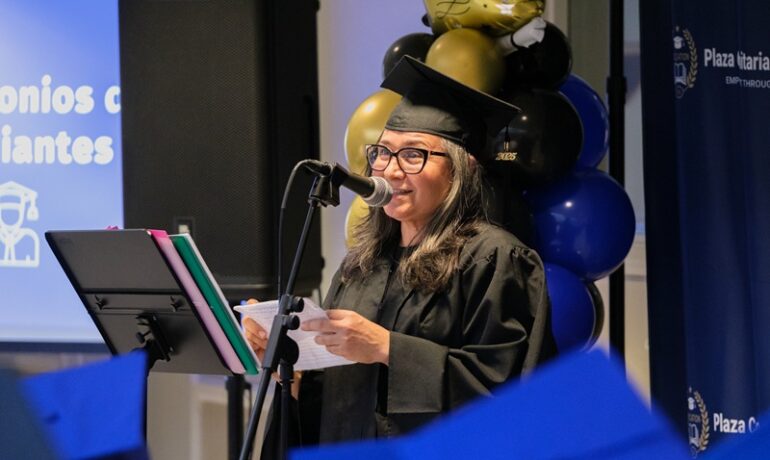 2025-12-14 Plaza Comunitaria Sinaloa Graduation-1874_